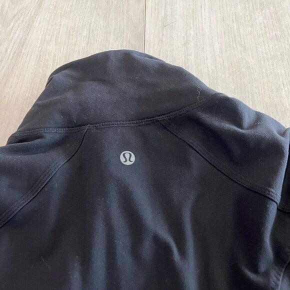 Lululemon women’s jacket size 4 - Picture 6 of 7